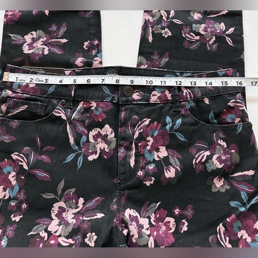 NWT. Bandolino Amy Modern Straight Leg Tummy Slimming Stretch Jeans Size 8 - Picture 5 of 14